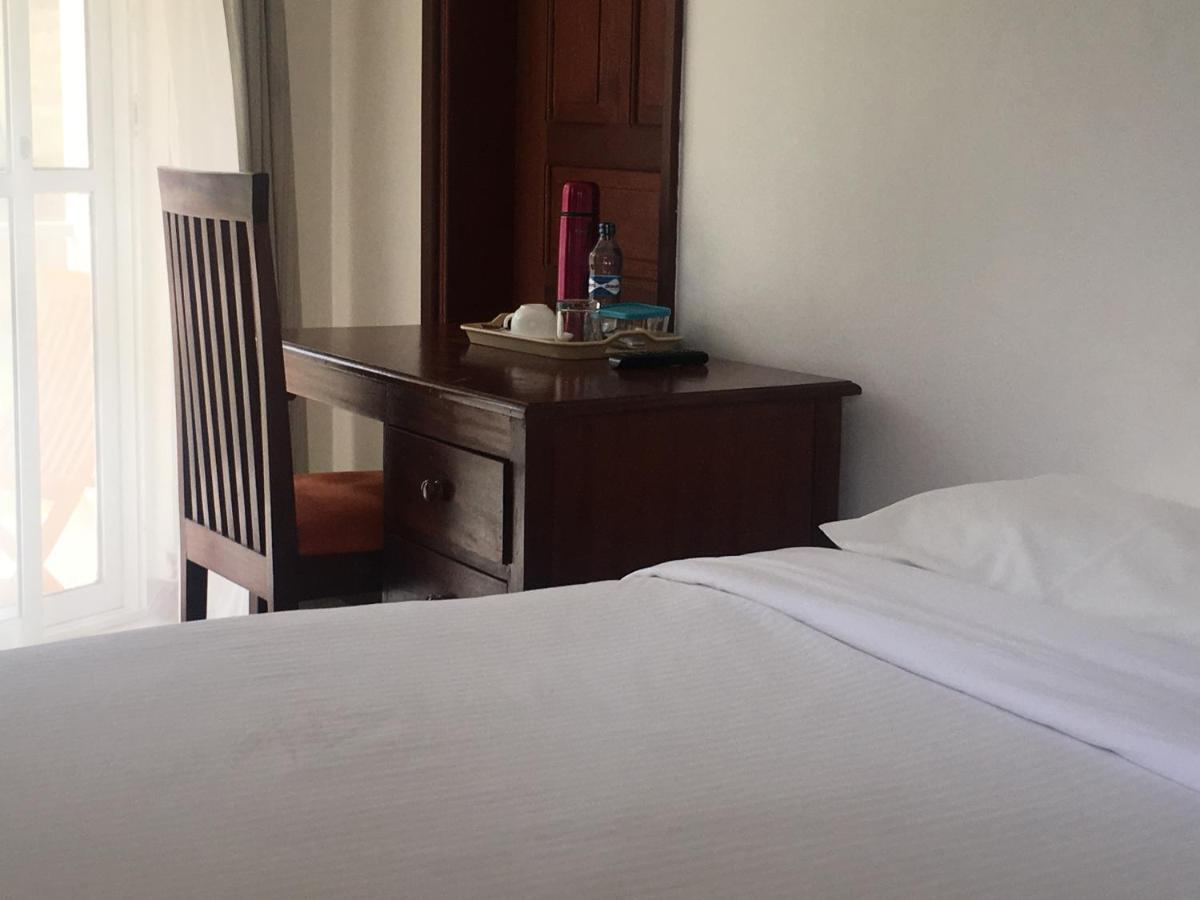Hotel Hippo Buck ホマ・ベイ エクステリア 写真