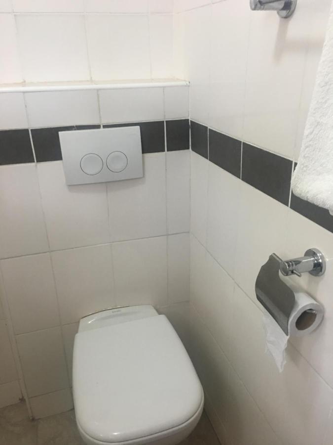Hotel Hippo Buck ホマ・ベイ エクステリア 写真